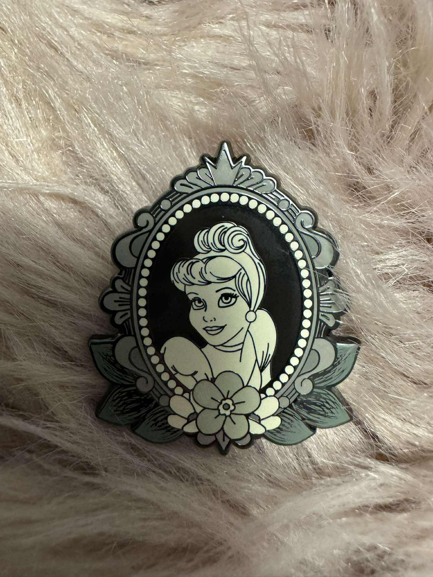 Loungefly Disney Prinzessin  Pin