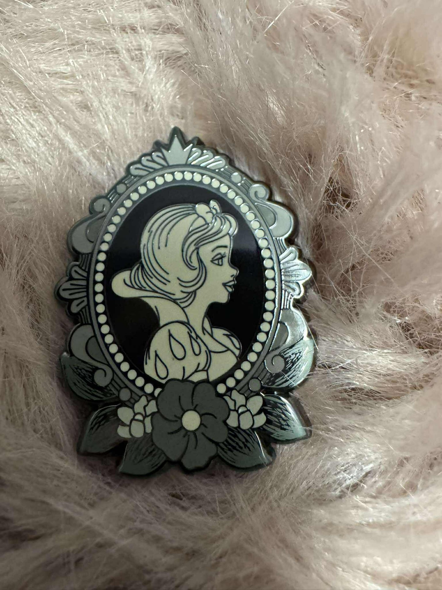 Loungefly Disney Prinzessin  Pin